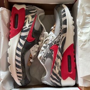 Nike Air Max 90 LTR (GS)Lt Iron Ore/White/University Red “Tunnel Walk” New FIRM$